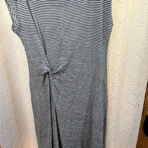 Max studio Striped Black & White Dress with ruched mid section comfy, springtime